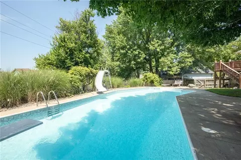 Exterior - 404 S Sunset Ln, Raymore, MO 64083 photo 14 of 21