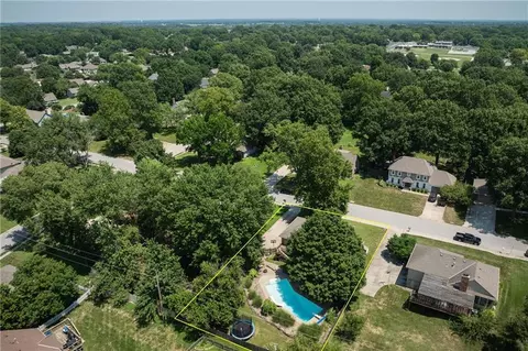 View/Area - 404 S Sunset Ln, Raymore, MO 64083 photo 2 of 4