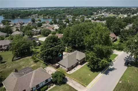 View/Area - 404 S Sunset Ln, Raymore, MO 64083 photo 4 of 4