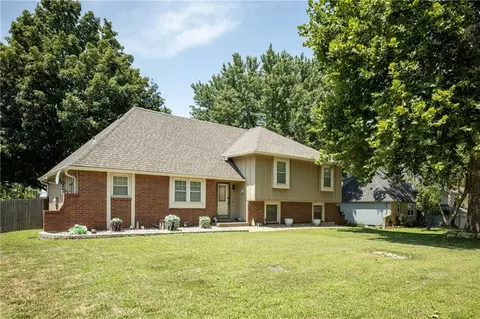 Exterior - 404 S Sunset Ln, Raymore, MO 64083 photo 2 of 21