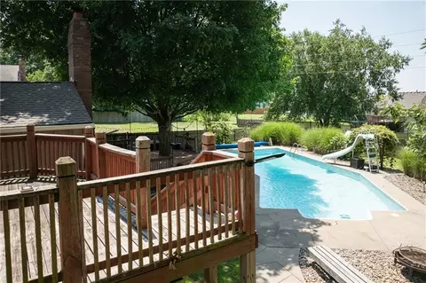 Exterior - 404 S Sunset Ln, Raymore, MO 64083 photo 6 of 21