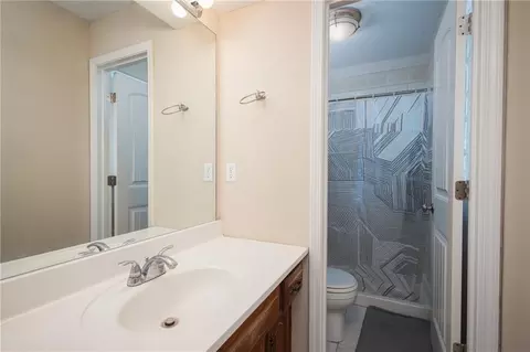 Bath - 404 S Sunset Ln, Raymore, MO 64083 photo 3 of 4