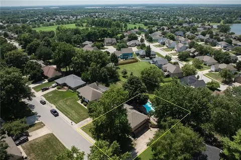 View/Area - 404 S Sunset Ln, Raymore, MO 64083 photo 3 of 4