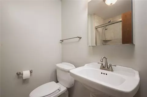 Bath - 404 S Sunset Ln, Raymore, MO 64083 photo 4 of 4