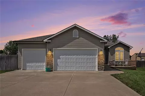 Exterior - 8578 SW 208th St, Trimble, MO 64492 photo 2 of 6