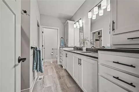 Bath - 8578 SW 208th St, Trimble, MO 64492 photo 1 of 4