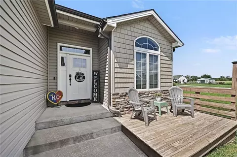 Exterior - 8578 SW 208th St, Trimble, MO 64492 photo 4 of 6