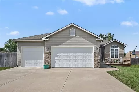 8578 SW 208th St, Trimble, MO 64492
