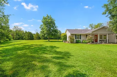 Exterior - 15562 E Kaw Rapids Rd, Nevada, MO 64772 photo 12 of 14