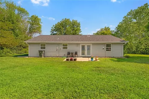 Exterior - 15562 E Kaw Rapids Rd, Nevada, MO 64772 photo 8 of 14