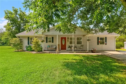 Exterior - 15562 E Kaw Rapids Rd, Nevada, MO 64772 photo 2 of 14