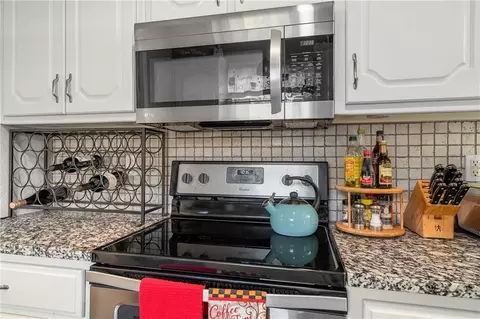 Kitchen - 15562 E Kaw Rapids Rd, Nevada, MO 64772 photo 1 of 3