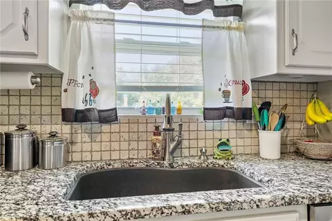 Kitchen - 15562 E Kaw Rapids Rd, Nevada, MO 64772 photo 2 of 3