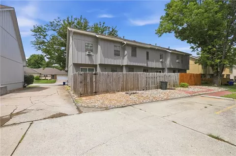Exterior - 131 SW Donovan Rd, Lees Summit, MO 64063 photo 5 of 6