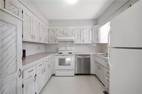 Kitchen - 131 SW Donovan Rd, Lees Summit, MO 64063 photo 1 of 1