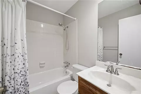 Bath - 131 SW Donovan Rd, Lees Summit, MO 64063 photo 2 of 2