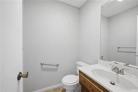 Bath - 131 SW Donovan Rd, Lees Summit, MO 64063 photo 1 of 2