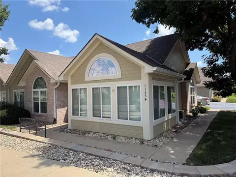 11334 S Pflumm Rd, Olathe, KS 66215
