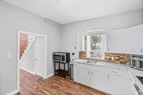 Entry Way - 611 N Spring St, Independence, MO 64050 photo 3 of 4