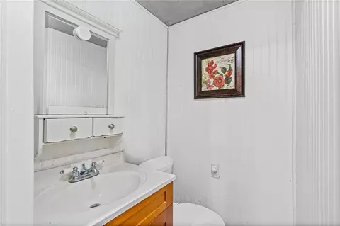 Bath - 611 N Spring St, Independence, MO 64050 photo 2 of 4