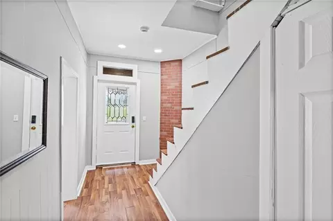 Entry Way - 611 N Spring St, Independence, MO 64050 photo 2 of 4