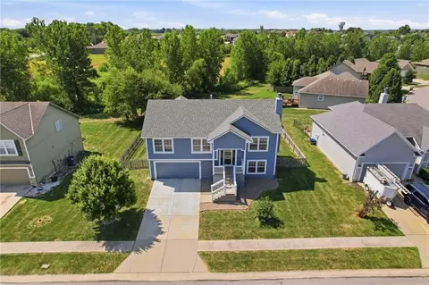 1501 N 6th St, Louisburg, KS 66053