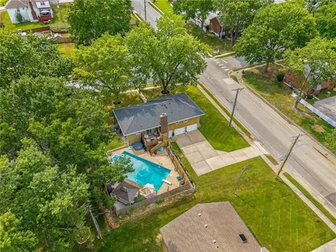 7511 N Brooklyn Ave, Gladstone, MO 64118