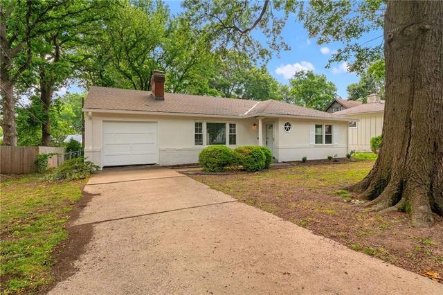 7635 Charlotte St, Kansas City, MO 64131