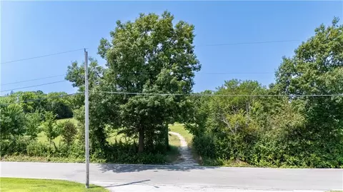3850 SE Doc Henry Rd, Lees Summit, MO 64082 photo 6