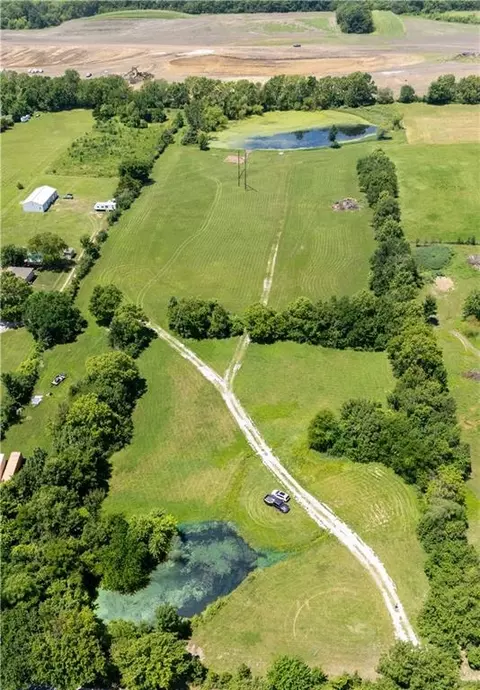 3850 SE Doc Henry Rd, Lees Summit, MO 64082 photo 4