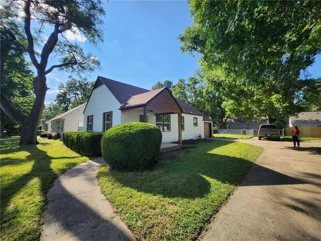 5016 W 51st St, Roeland Park, KS 66205
