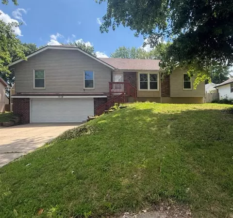 1008 SW 19th Street Ter, Blue Springs, MO 64015