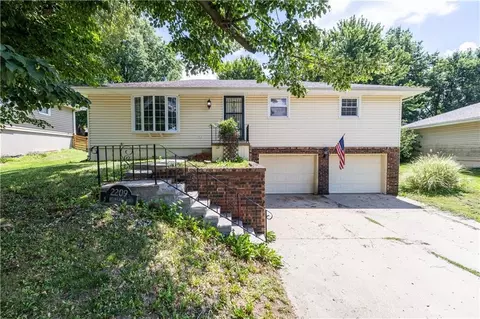 2209 N Leonard Rd, Saint Joseph, MO 64506