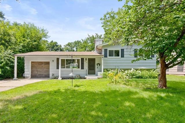 7306 Larsen Ln, Shawnee, KS 66203