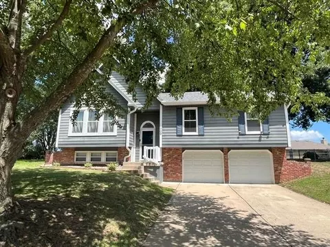 709 SW 30th St, Blue Springs, MO 64015