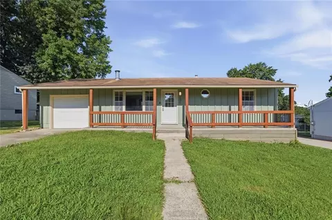 209 Western St, Leavenworth, KS 66048
