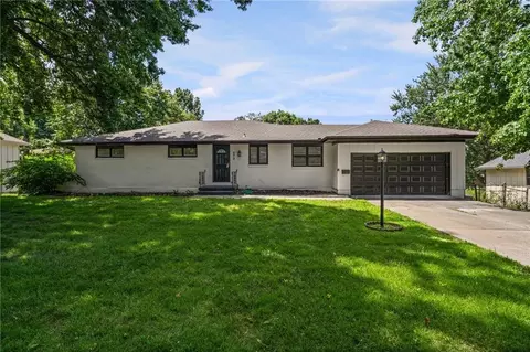 8819 E 61st St, Raytown, MO 64133