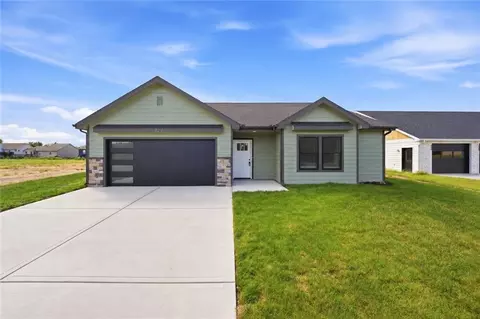 429 Rockers Dr, Baldwin City, KS 66006