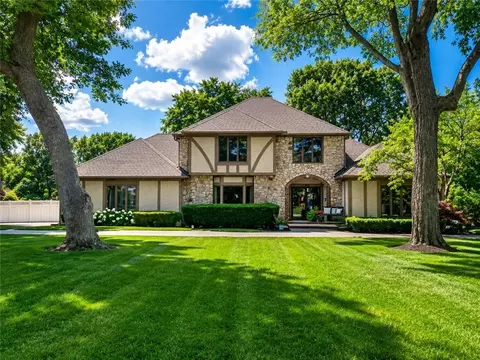 1401 Deer Run Trl, Blue Springs, MO 64015