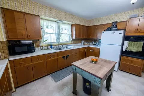 Kitchen - 4900 E 187th St, Belton, MO 64012 photo 2 of 3