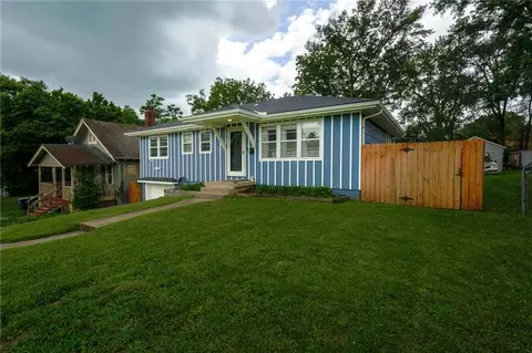 8312 Highland Ave, Kansas City, MO 64131
