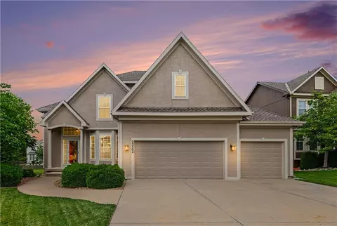 22504 W 55th Ter, Shawnee, KS 66226