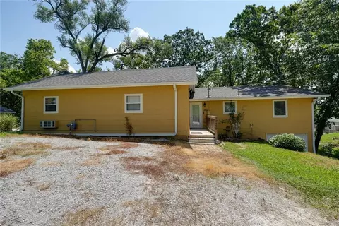 Exterior - 29460 Huse St, Warsaw, MO 65355 photo 7 of 10