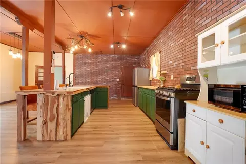 Kitchen - 29460 Huse St, Warsaw, MO 65355 photo 4 of 5