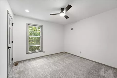 Bedroom - 8009 Hallet St, Lenexa, KS 66215 photo 4 of 8