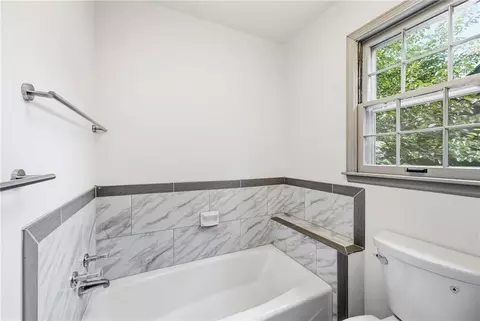 Bath - 8009 Hallet St, Lenexa, KS 66215 photo 4 of 5