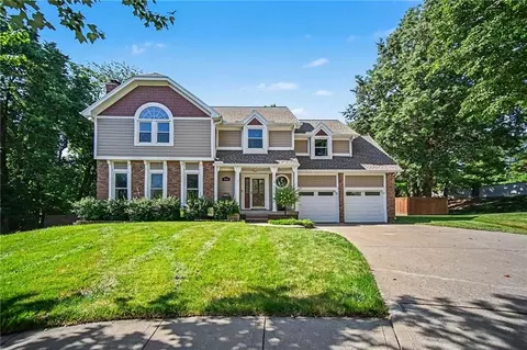 7641 N Lucerne Ct, Kansas City, MO 64151