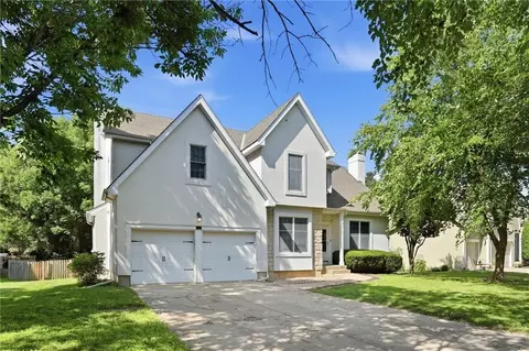 5216 W 158th Pl, Overland Park, KS 66224