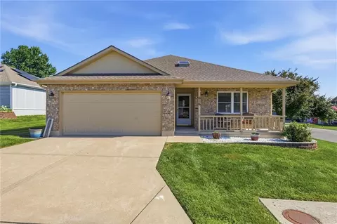 616 Twilight Dr, Raymore, MO 64083 photo 1