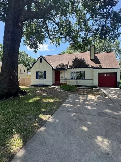 5311 W 55th St, Roeland Park, KS 66205